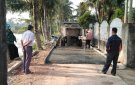 Ra quân tổng vệ sinh môi trường và làm đường giao thông nông thôn xây dựng nông thôn mới.