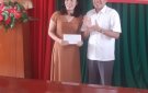 Hội khuyến học xã Quảng Hùng tổ chức trao thưởng.