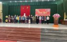 Ngân hàng Nông nghiệp và phát triển nông thôn Việt Nam chi nhánh Bắc Thanh Hóa phối hợp cùng với UBMTTQ  Việt Nam xã Quảng Hùng trao quà cho hộ nghèo nhân dịp tết Nguyên Đán Quý Mão 2023.