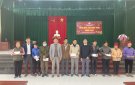 Trao quà cho các hộ gia đình có hoàn cảnh khó khăn dịp tết Nguyên Đán Giáp Thìn 2024.